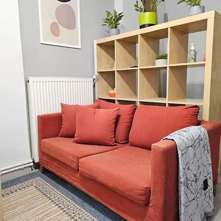 Yellow Kitchen Apartment, City Central Location Apartment